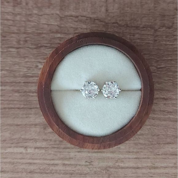 Platinum Plated 925 Silver Sterling Cubic Zircon Stud Earrings 7mm - Picture 5 of 8